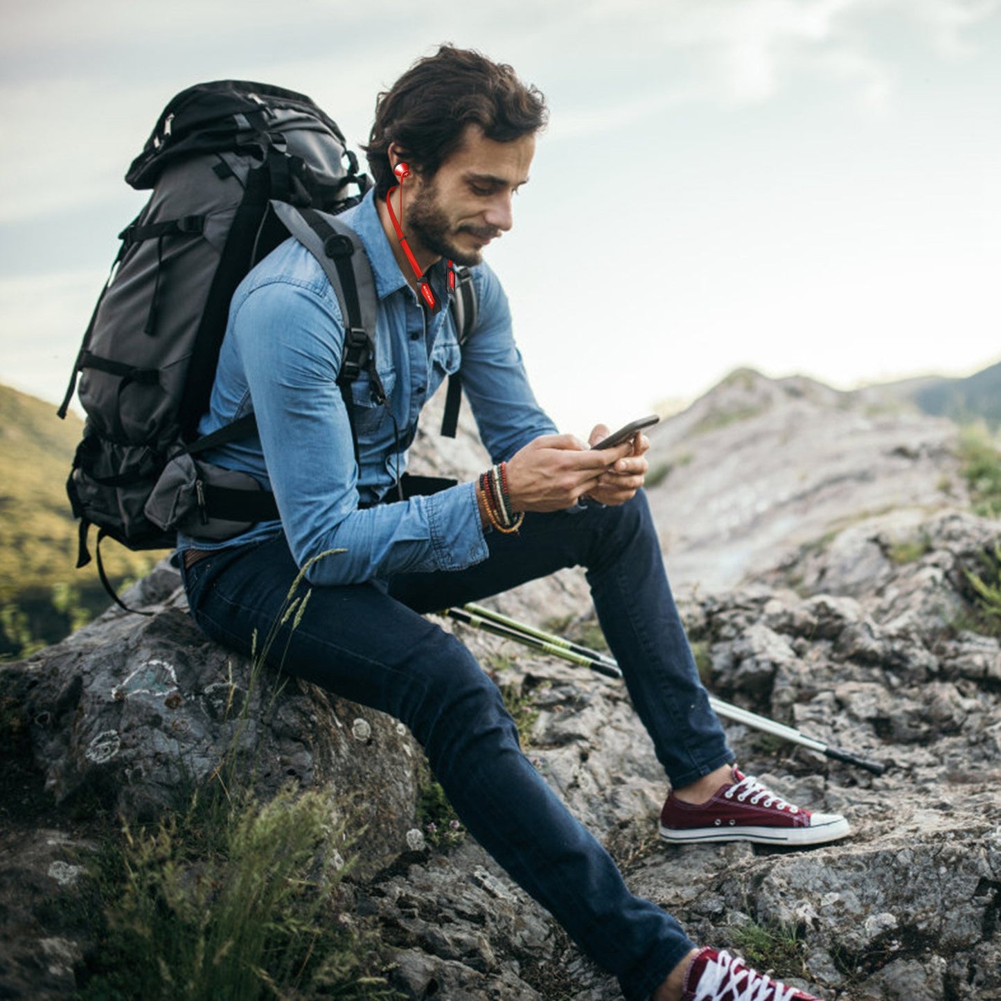 Wireless Neckband Headphones V4.2 Sweat-proof Sport Headsets Earbuds In-Ear Magnetic Neckbands Stereo Earphone Deep Bass Earphone w/Mic 15Hrs Work Run