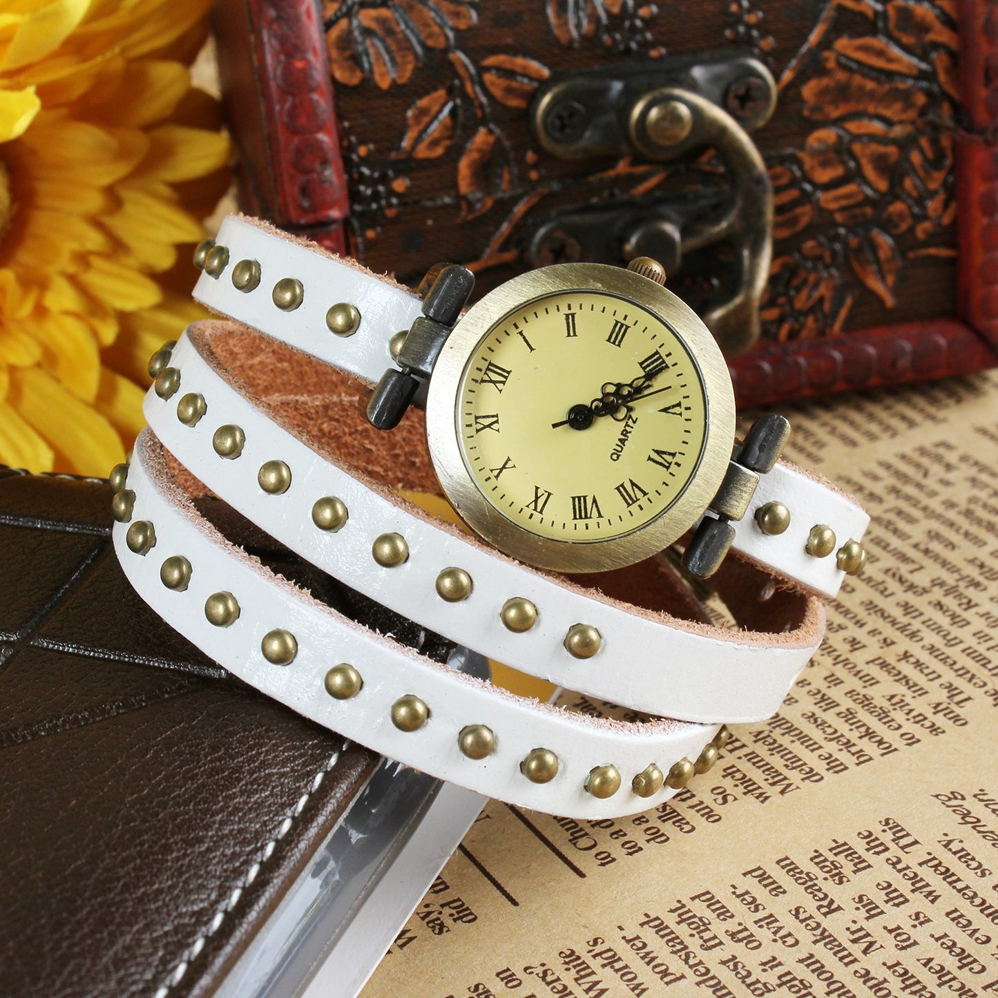 Fashionable Rivet Leather Belt Retro Watch Hand Chain-white