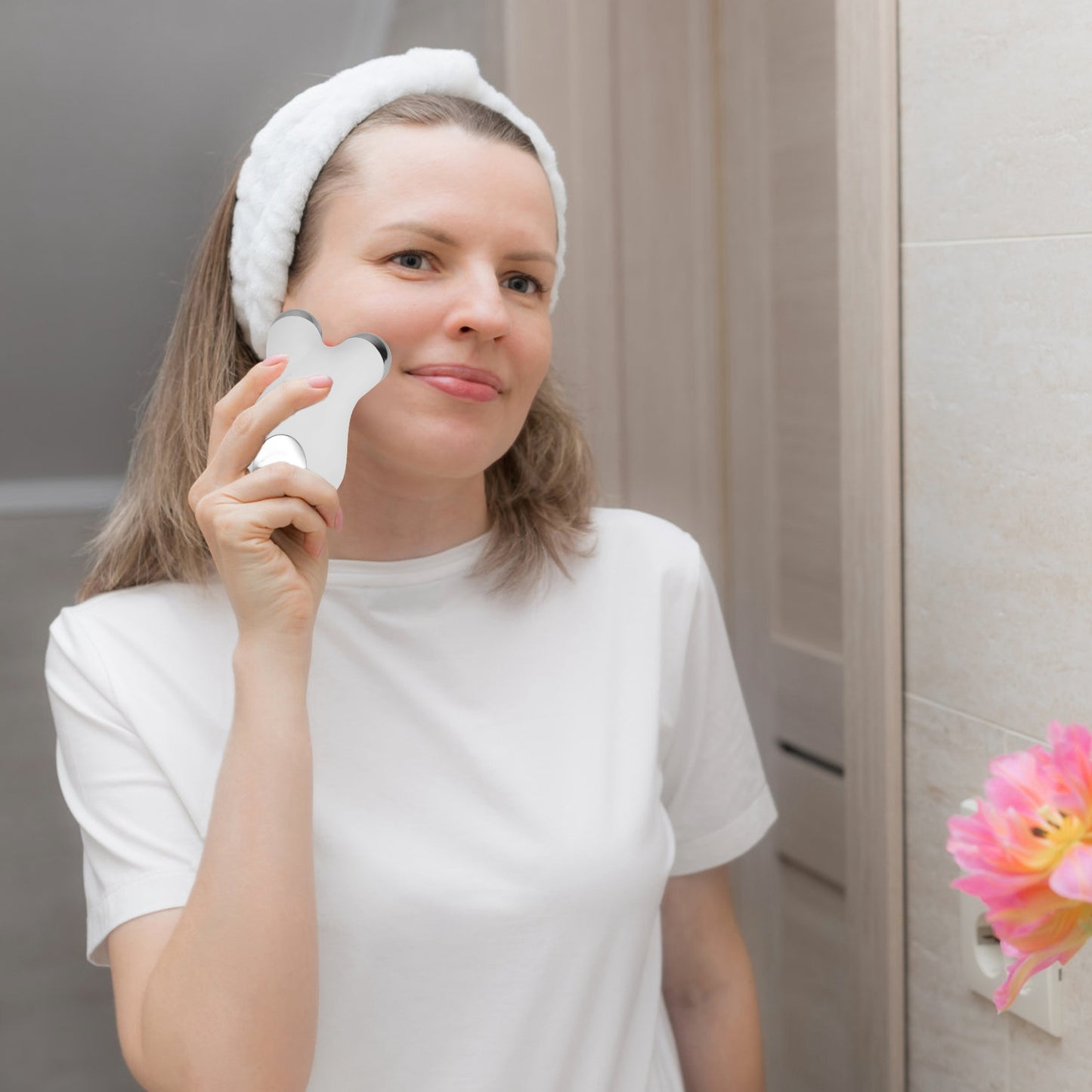 Micro-current Face Massager Rechargeable Face Neck Roller Intelligent Facial Massager with 5 Gears for Skin Tightening Skin Lifting Wrinkle Reducing